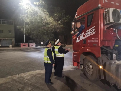 全天候布控“不打烊”！汕梅高速开展“路警企”联合治超行动