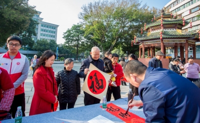 挥笔迎春来！梅江区举办2024年书法文化惠民活动