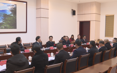 刘鸿涛参加蕉岭县南磜镇代表团讨论，立足资源禀赋，做好产业文章