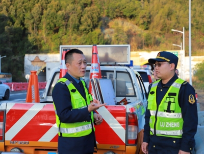 这是他在高速上度过的第15个春节！听听这些暖心故事...