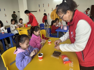 梅江区三角镇美景社区儿童服务站启用