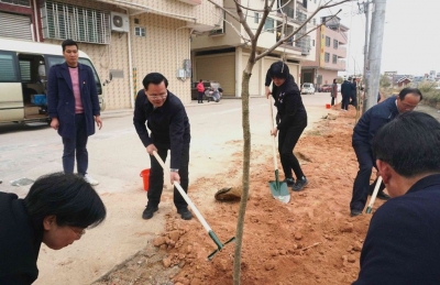 曾永祥到兴宁新圩镇开展绿美梅州生态共建"千村增绿先锋行"主题党日活动