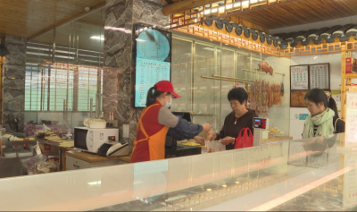 捎“等路”咯！蕉岭返乡游子将客家特产塞满行李箱