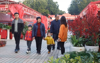 把浓浓年味带回家！梅州多地举办丰富活动方便市民采购应节商品