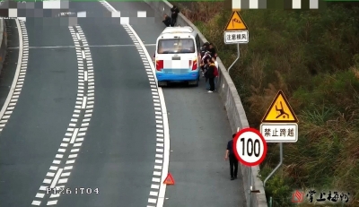 客车突发故障乘客滞留高速！危急时刻，他们出手了！