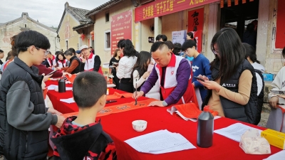 挥春送福啦！今天，大埔这里年味浓