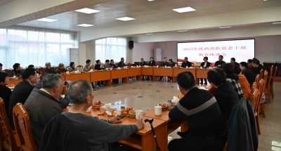 梅江区西郊街道召开退休干部座谈会