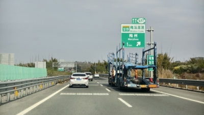 车流繁忙！梅州高速公路迎来春运返乡高峰