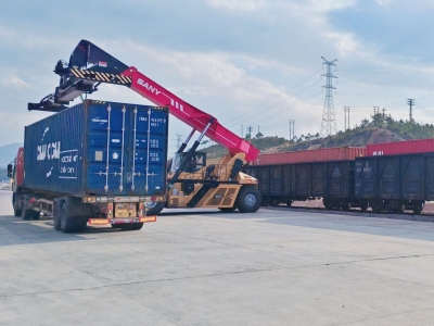 梅州国际陆港挂牌首月成效显！货物运输量呈现持续增长态势