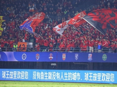 五华球市迎来新赛季“开门红”！首轮梅州客家主场对阵上海申花迎来1.6万多名球迷