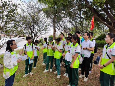 梅江区开展“携手护河行动 共筑绿色生态梦”“河小青”志愿服务活动