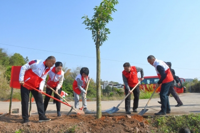 植树正当时！梅州市退役军人事务局开展绿美梅州主题党日活动