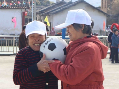 很嗨哦！梅江区西阳镇莆蔚村举办妇女节趣味运动会