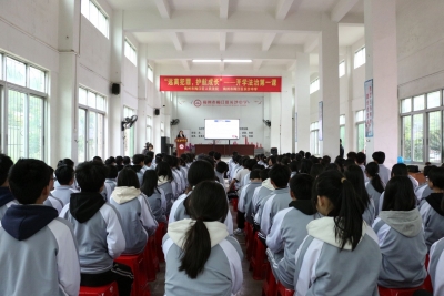 法院送法进校园，远离犯罪护成长