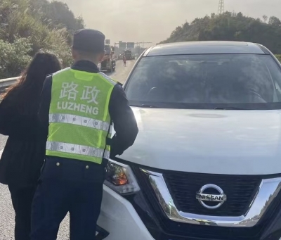 驾驶员突发高血压，幸亏有他们……