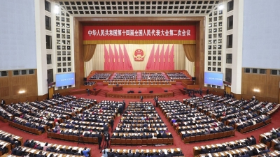 十四届全国人大二次会议在京开幕 习近平等在主席台就座