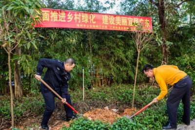 藏蓝添新绿，植树正当时！梅江公安联合江南街道办共建“法治林”