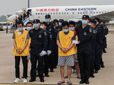 680余名中国籍涉赌诈违法犯罪嫌疑人被分批从柬埔寨押解回国