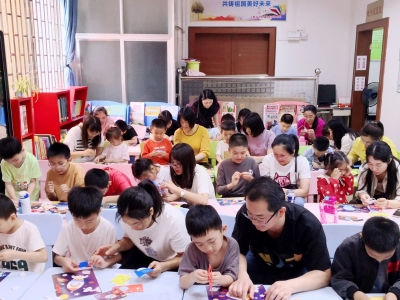 DIY贴画、学习绘本...丰顺县图书馆今日好热闹！