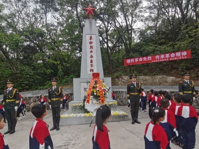 梅县区城东镇举行“缅怀革命先烈 继承革命精神”清明节主题活动