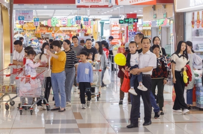 逛逛逛，买买买！清明假期，梅州消费市场升温~