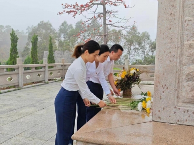 缅怀革命先烈 传承红色基因！汕梅高速开展清明祭扫活动