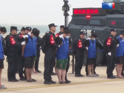 首批130名中国籍涉赌诈违法犯罪嫌疑人从柬埔寨被押解回国