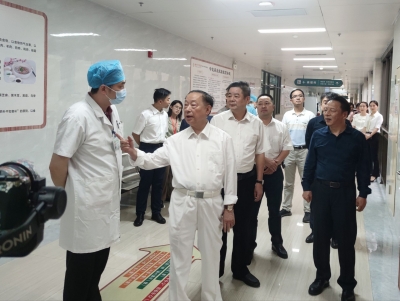 廖万清院士到广州中医药大学梅州医院开展调研活动