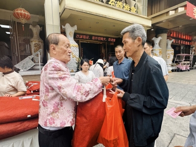 暖！李有权捐赠近五十万元爱心物资慰问家乡困难群众