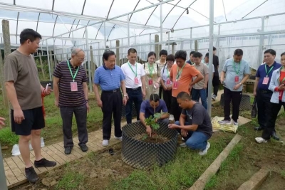 市关工委率创业青年赴桂学习富硒开发