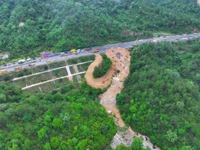 广东梅大高速茶阳路段塌方灾害已致48人死亡