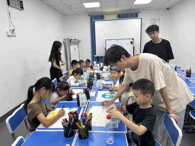 梅江区三角镇同心社区开展美育进社区公益项目