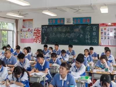 2024年全国高考报名人数1342万人，比去年增加51万人