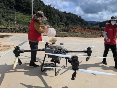 保障大灾之后无大疫！梅州市农业农村部门组织动物防疫小分队到灾区对畜禽养殖场进行消杀作业