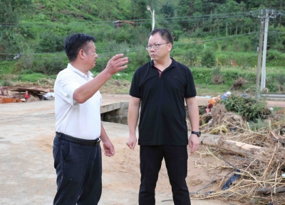 周小勇到泗水镇实地督导抢险救灾和灾后重建工作