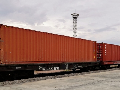 梅州国际陆港首次运输陶瓷产品！大埔3800多件青花瓷器，扬帆出海！