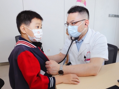 做儿童健康“守护神”！他，是2024年“广东省五一劳动奖章”获得者、市妇幼保健院副院长肖志刚