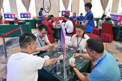 谁是“掼”军？ 2024年梅州市“邮储·汇商杯”智力竞技（掼蛋）邀请赛举行