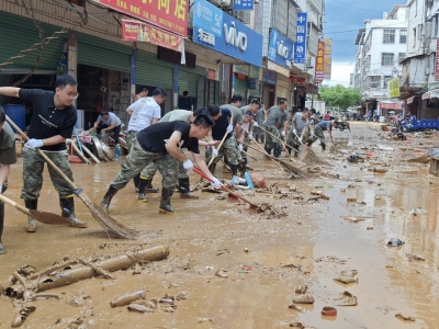 全力以“复”，兴宁市人武部带领民兵助力梅县灾后恢复工作