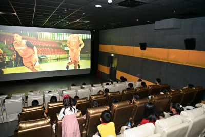 独臂篮球少年 追梦故事感动观众！励志电影《我，就是风！》引起热烈反响