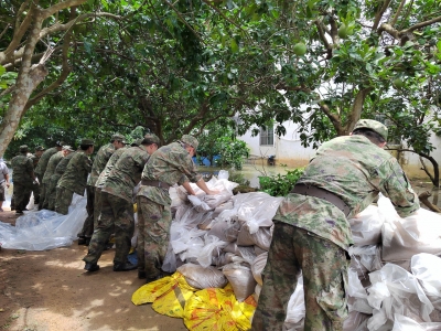 连续奋战7小时！大埔县人武部民兵紧急加固堤坝