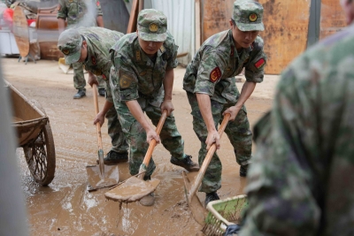 灾区集结打响“清淤战”！广东省平远县人武部组织民兵连续奋战抗洪一线