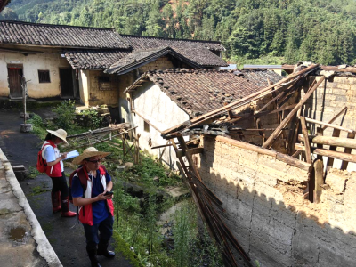 筑牢“安全墙”！平远开展洪涝灾区自建房安全应急排查工作