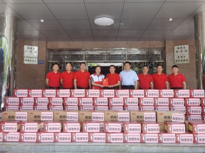 赣州市粤港澳商会向梅州受灾地区捐资捐物