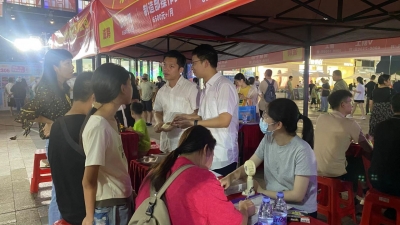 岗位“摆”出来 工作“逛”到手！梅州市举办电子信息专场夜间招聘会