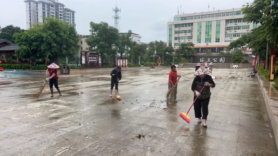 “格美”远离！清理街道、抢修复电...五华群众逐步恢复正常生产生活