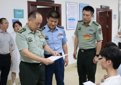 严把关，选精兵！梅州组织报考定向培养军士青年体检