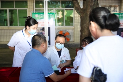 把省级专家力量送到山区群众家门口！南方医科大学皮肤病医院“情牵”五华县慢病站