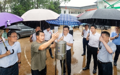 马正勇到梅县区检查强降雨强对流天气防御工作并开展巡河：扎实细致做好防范全力保护人民群众生命财产安全