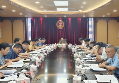 市人大常委会召开党组会议和党组理论学习中心组专题学习会：发挥人大职能作用 推动经济社会发展